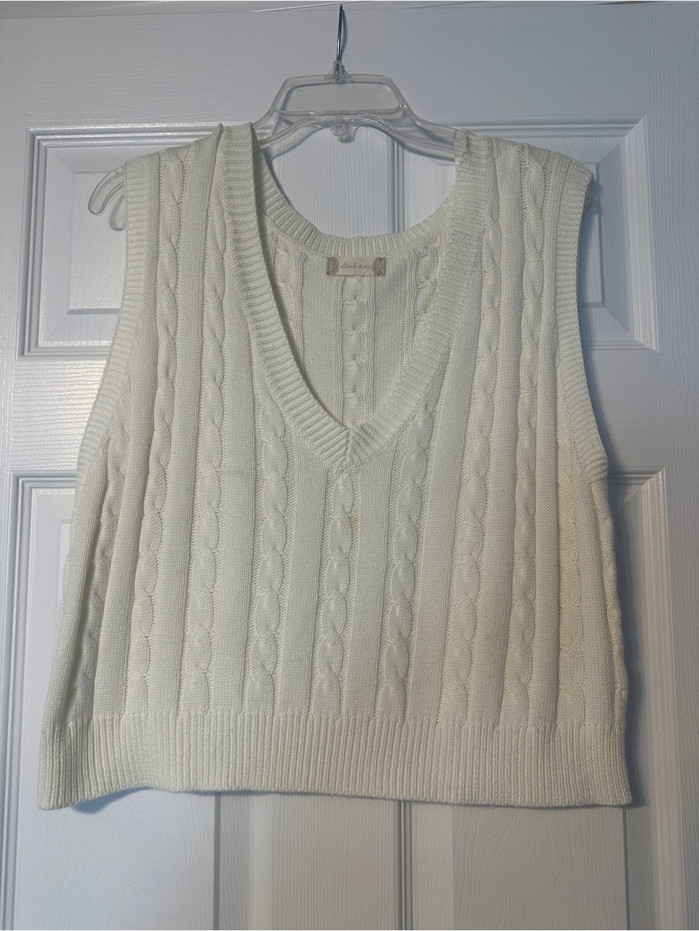 Altar'd State Cable Knit Cropped V-Neck Sweater Vest- Cream